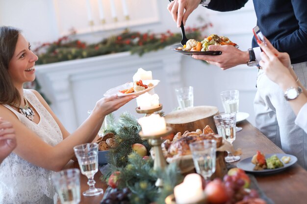 Jak Zorganizować Niezapomniane Przyjęcie z Wyjątkowym Cateringiem